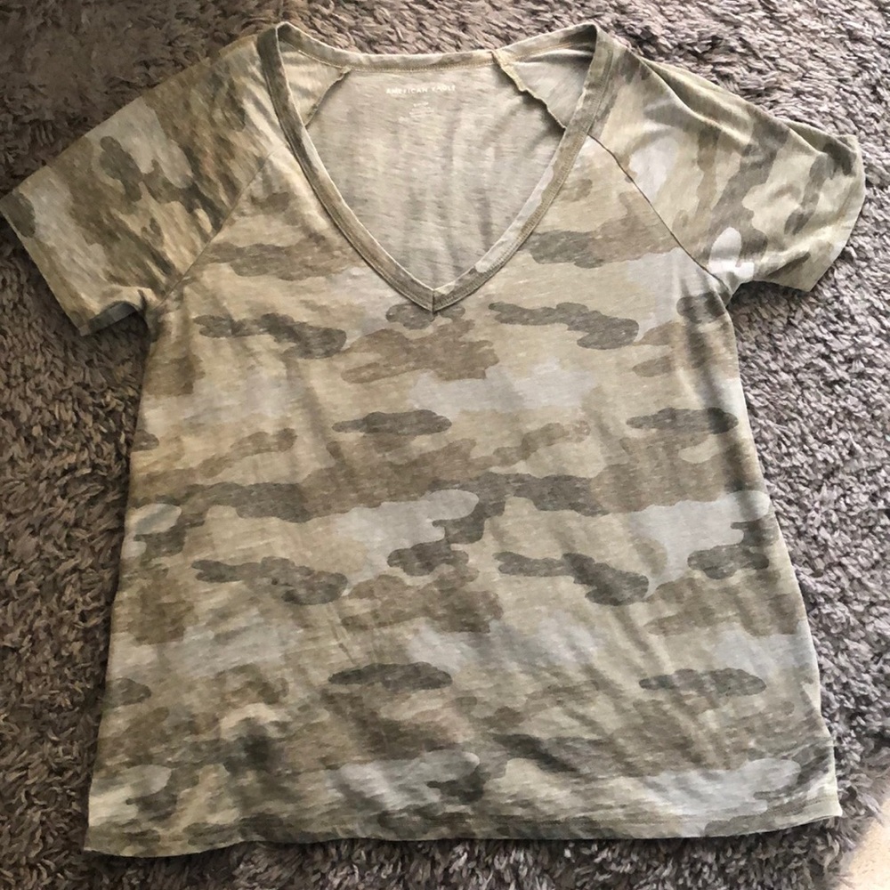 American Eagle camo v-neck T shirt